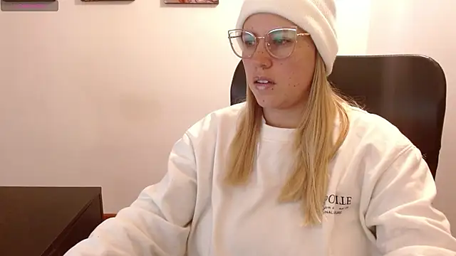 Snapshot of thamarajane chatting on February 13, 2025, 1:48 pm thamarajane online show from February 13, 2025, 1:48 pm