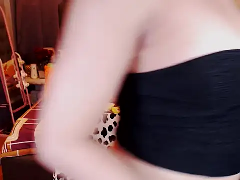 Snapshot of UnMarriedwifeTSX chatting on October 24, 2025, 12:08 am UnMarriedwifeTSX online show from October 24, 2025, 12:08 am