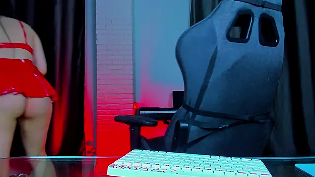 QueenAliss online show from December 26, 2024, 5:30 pm