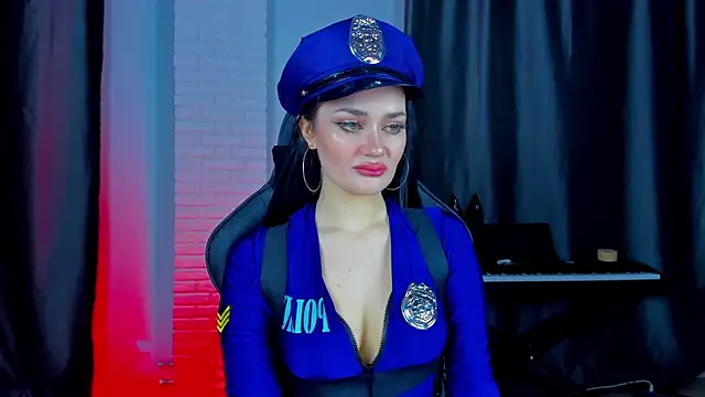 QueenAliss online show from February 6, 2025, 2:22 am