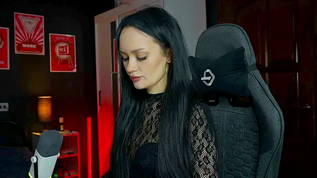 QueenAliss online show from February 26, 2026, 6:12 am