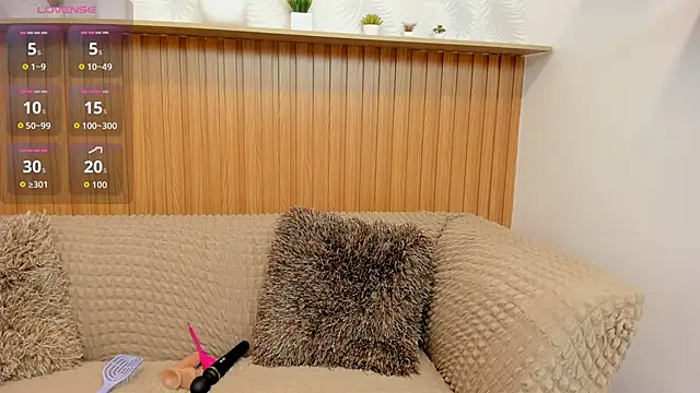 Azahara wood online show from September 8, 2025, 7:57 pm