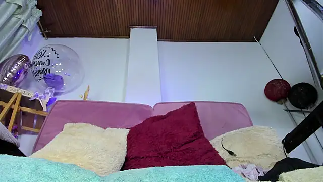 emely exotic online show from January 17, 2026, 12:59 am