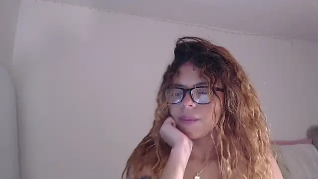 Snapshot of ValienteGirl_ chatting on April 8, 2026, 1:38 am ValienteGirl online show from April 8, 2026, 1:38 am