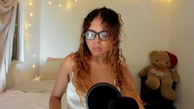 Snapshot of ValienteGirl_ chatting on May 6, 2026, 5:03 am ValienteGirl online show from May 6, 2026, 5:03 am
