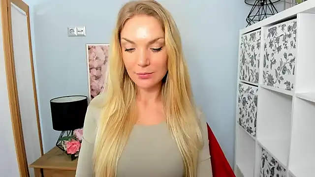 Snapshot of AulloraHoney chatting on January 27, 2025, 10:06 am AulloraHoney online show from January 27, 2025, 10:06 am