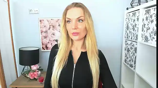 Snapshot of AulloraHoney chatting on February 26, 2025, 11:52 am AulloraHoney online show from February 26, 2025, 11:52 am