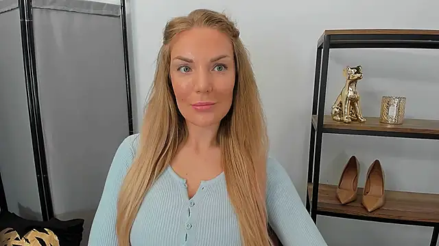 Snapshot of AulloraHoney chatting on June 16, 2026, 5:21 am AulloraHoney online show from June 16, 2026, 5:21 am