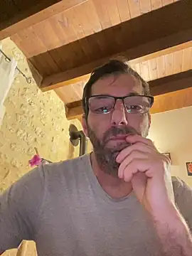 Snapshot of steph19x5 chatting on December 30, 2024, 5:37 am steph19x5 online show from December 30, 2024, 5:37 am