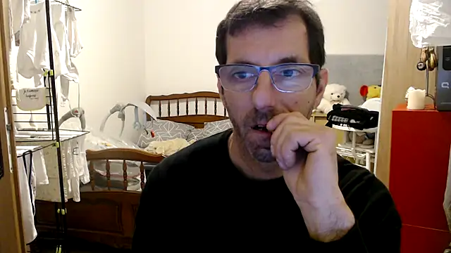 Snapshot of steph19x5 chatting on December 30, 2024, 3:57 pm steph19x5 online show from December 30, 2024, 3:57 pm