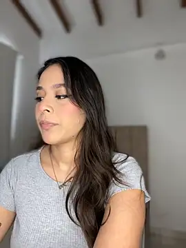 Snapshot of Little_Amber6 chatting on November 2, 2025, 8:00 pm Little Amber6 online show from November 2, 2025, 8:00 pm