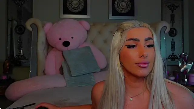 Snapshot of Squirt_Tanya chatting on February 3, 2025, 5:18 am Squirt Tanya online show from February 3, 2025, 5:18 am