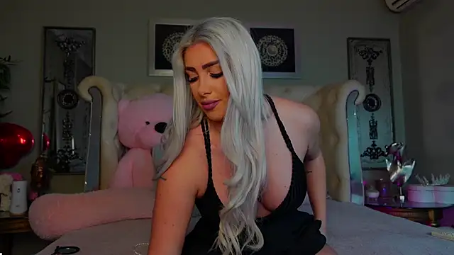 Snapshot of Squirt_Tanya chatting on February 15, 2025, 11:25 pm Squirt Tanya online show from February 15, 2025, 11:25 pm