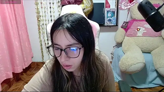 Maggie Fox3 online show from November 25, 2025, 1:38 am