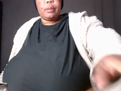 Lovelyboobs01 online show from May 6, 2026, 4:12 pm