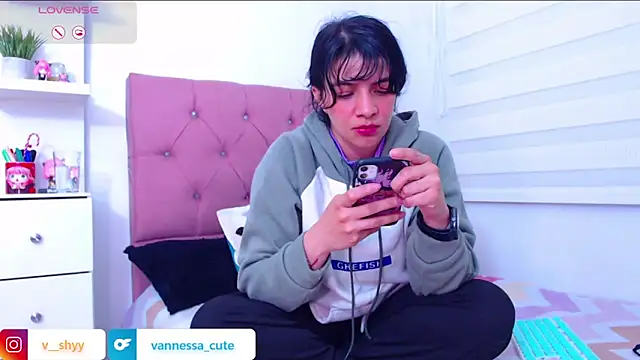 Snapshot of Vannessa__Shy chatting on September 26, 2025, 12:36 am Vannessa  Shy online show from September 26, 2025, 12:36 am