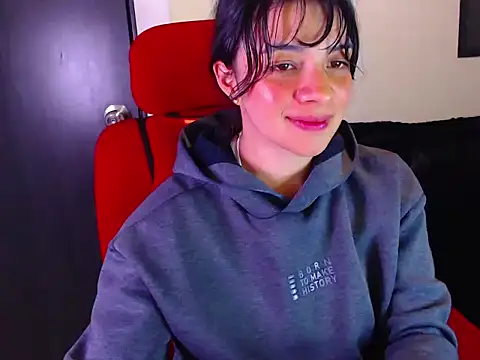Snapshot of Vannessa__Shy chatting on October 19, 2025, 12:33 am Vannessa  Shy online show from October 19, 2025, 12:33 am