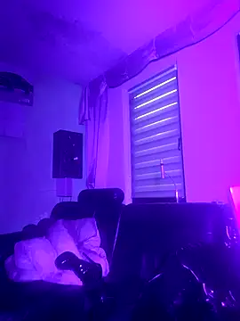 Snapshot of Crystalbitchx chatting on September 27, 2025, 5:56 am Crystalbitchx online show from September 27, 2025, 5:56 am