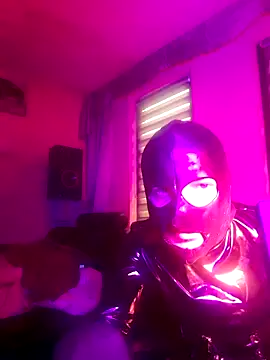 Snapshot of Crystalbitchx chatting on October 12, 2025, 7:18 am Crystalbitchx online show from October 12, 2025, 7:18 am