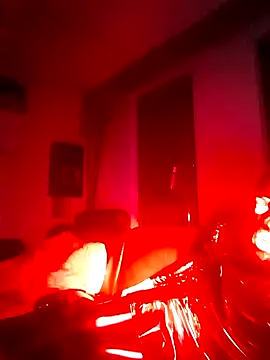 Snapshot of Crystalbitchx chatting on October 16, 2025, 2:45 am Crystalbitchx online show from October 16, 2025, 2:45 am