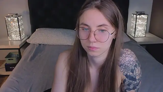 Snapshot of _AnnaStark_ chatting on September 18, 2025, 8:22 pm  AnnaStark  online show from September 18, 2025, 8:22 pm