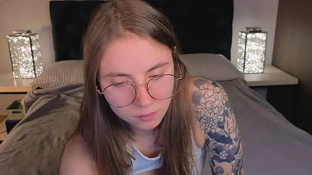 Snapshot of _AnnaStark_ chatting on September 19, 2025, 8:20 pm  AnnaStark  online show from September 19, 2025, 8:20 pm