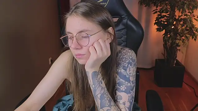 Snapshot of _AnnaStark_ chatting on October 11, 2025, 2:37 pm  AnnaStark  online show from October 11, 2025, 2:37 pm