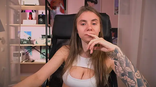 Snapshot of _AnnaStark_ chatting on October 18, 2025, 7:47 pm  AnnaStark  online show from October 18, 2025, 7:47 pm