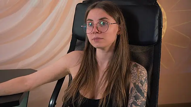 Snapshot of _AnnaStark_ chatting on October 26, 2025, 8:20 am  AnnaStark  online show from October 26, 2025, 8:20 am