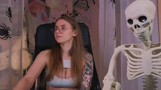 Snapshot of _AnnaStark_ chatting on October 31, 2025, 8:21 pm  AnnaStark  online show from October 31, 2025, 8:21 pm