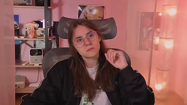 AnnaStark  online show from June 12, 2026, 7:02 pm