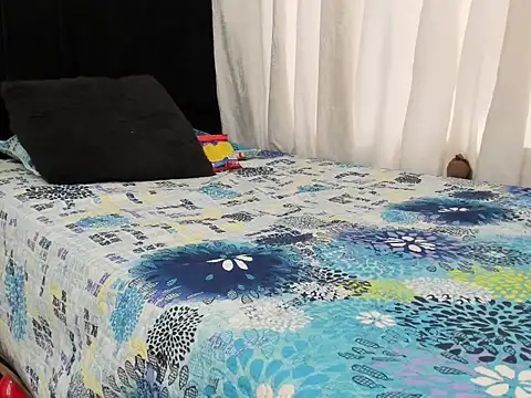 Snapshot of emely_garcia chatting on October 11, 2025, 9:13 pm emely garcia online show from October 11, 2025, 9:13 pm