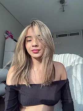 Snapshot of Irina_Grant chatting on March 2, 2026, 9:43 pm Irina Grant online show from March 2, 2026, 9:43 pm