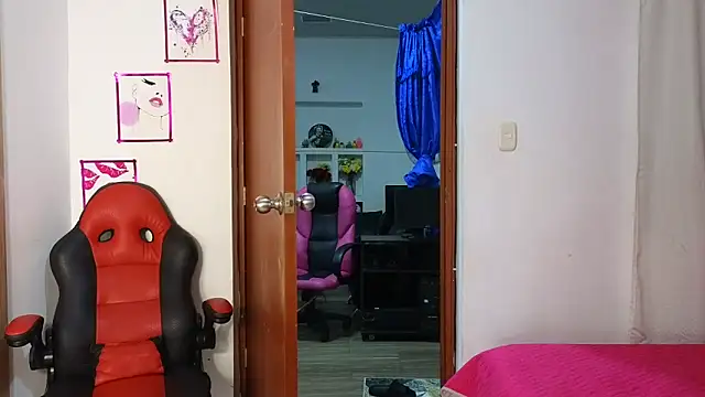 SexyLeilaa online show from September 18, 2025, 1:51 am