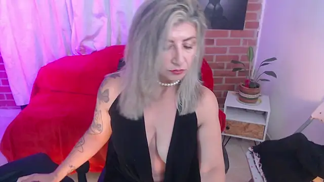 Snapshot of agnes_blackmoree chatting on February 15, 2026, 3:25 am agnes blackmoree online show from February 15, 2026, 3:25 am