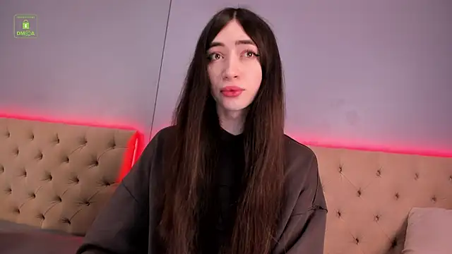 NickieRainer online show from February 1, 2025, 2:13 pm