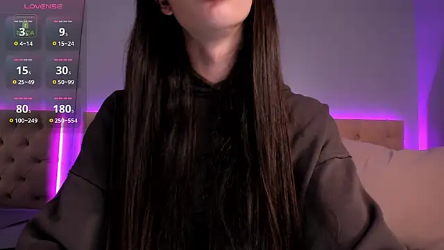 NickieRainer online show from March 14, 2025, 4:43 am