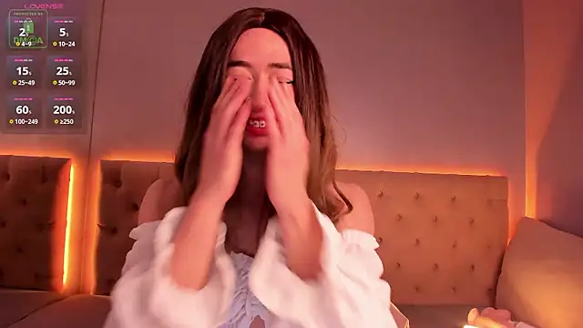 NickieRainer online show from October 10, 2025, 4:33 am