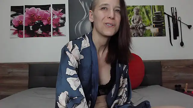 Naschkatze01 online show from February 13, 2025, 8:03 pm