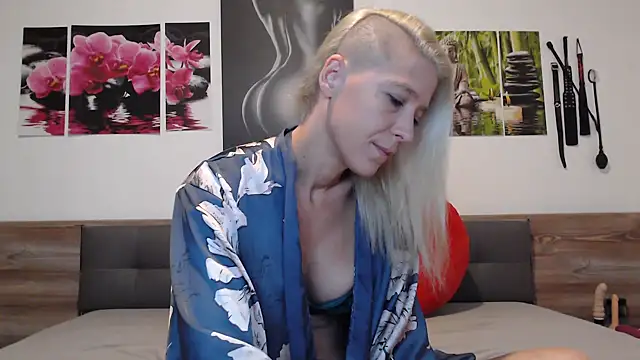 Naschkatze01 online show from September 25, 2025, 9:13 am