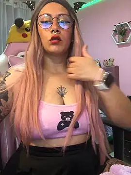 Snapshot of Luna_Paris_ chatting on January 4, 2025, 1:21 am Luna Paris online show from January 4, 2025, 1:21 am