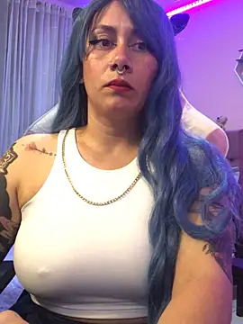 Snapshot of Luna_Paris_ chatting on January 19, 2025, 1:10 am Luna Paris online show from January 19, 2025, 1:10 am