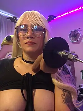 Snapshot of Luna_Paris_ chatting on February 10, 2025, 4:04 pm Luna Paris online show from February 10, 2025, 4:04 pm