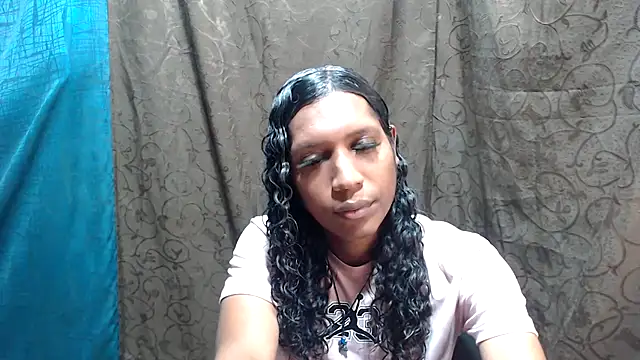 Snapshot of shairaStarr chatting on October 19, 2025, 6:47 am shairaStarr online show from October 19, 2025, 6:47 am