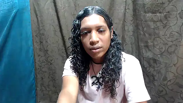 Snapshot of shairaStarr chatting on October 19, 2025, 6:52 pm shairaStarr online show from October 19, 2025, 6:52 pm