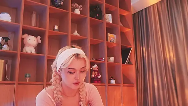 hyun chia online show from November 25, 2025, 2:11 am