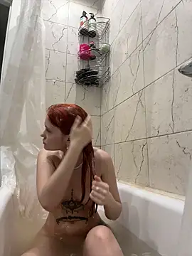 LindaRoyz online show from January 22, 2025, 1:11 pm
