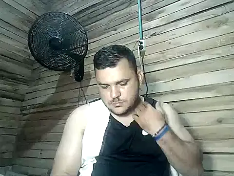 Arcangel 05 online show from April 14, 2026, 1:33 am