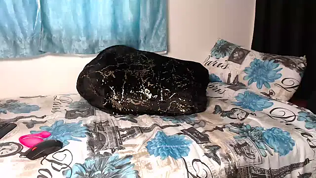 SweetAppleCandyxx online show from May 10, 2026, 5:23 am