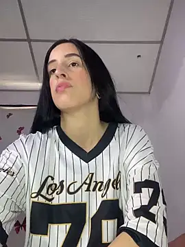 Snapshot of Amira_Milker chatting on December 21, 2024, 5:40 pm Amira Milker online show from December 21, 2024, 5:40 pm